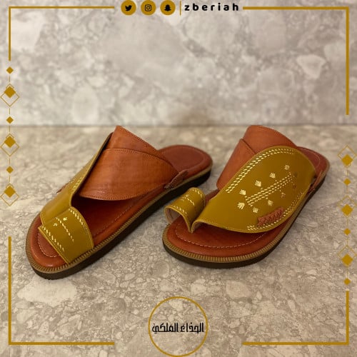 حذاء جملي مع أصفر تطريز يدوي زري ذهبي