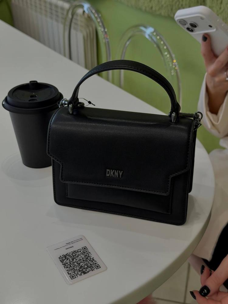 حقيبة DKNY