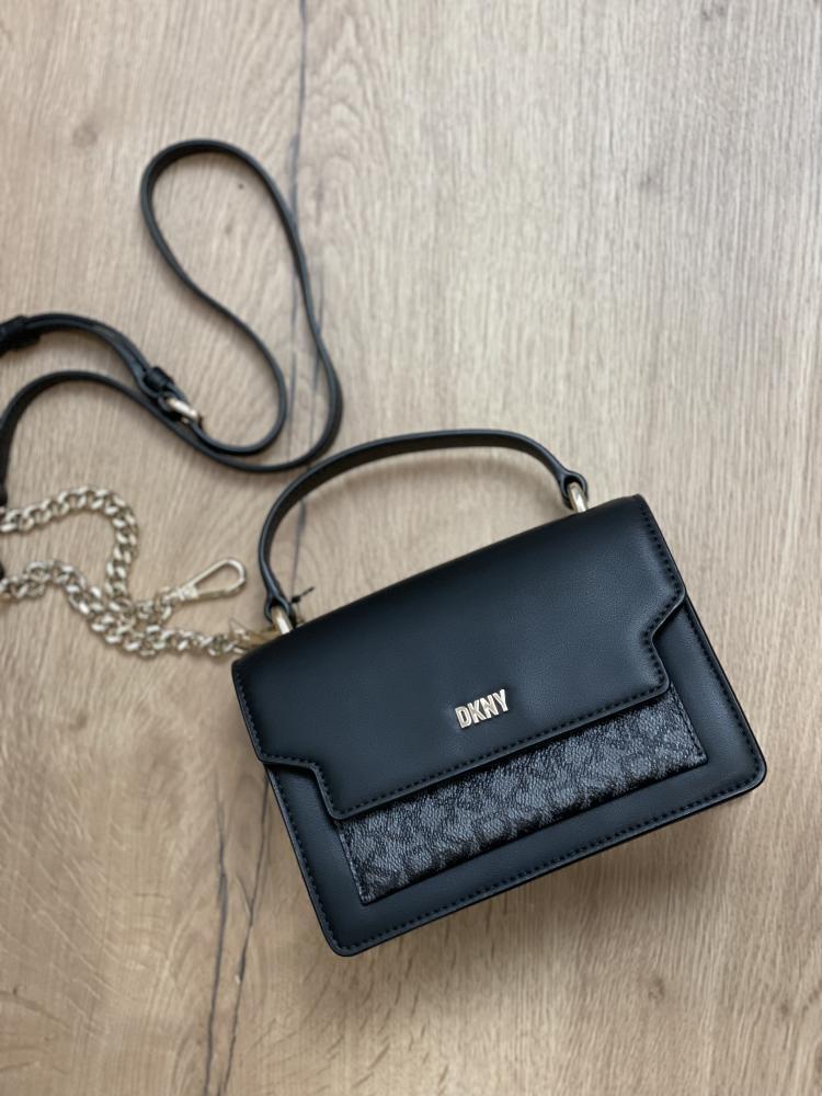 حقيبة DKNY