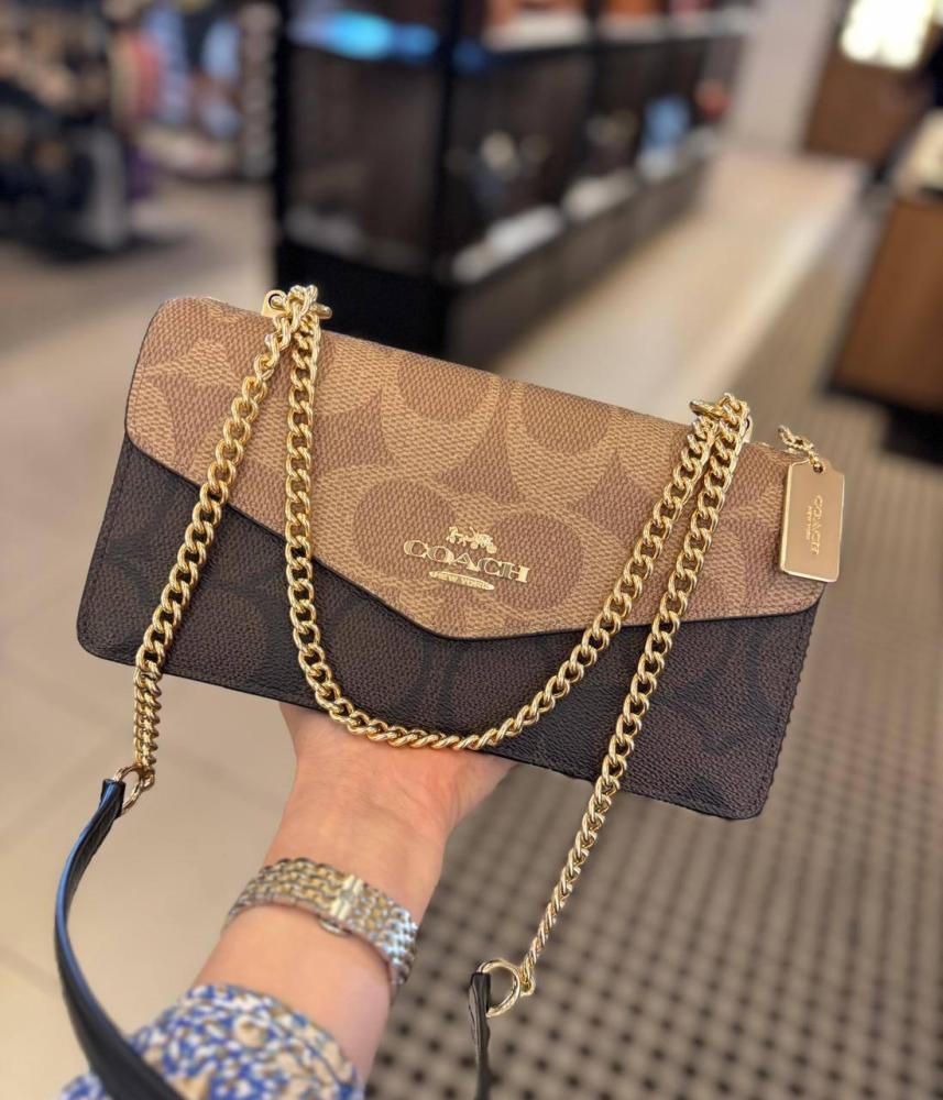 حقيبة COACH