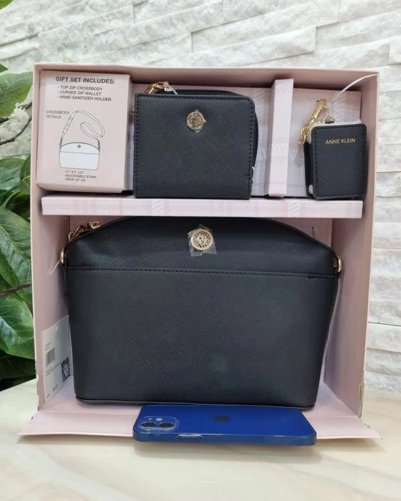حقيبة Anne Klein
