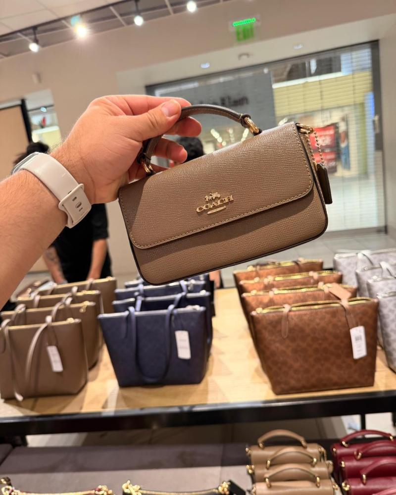 حقيبة COACH