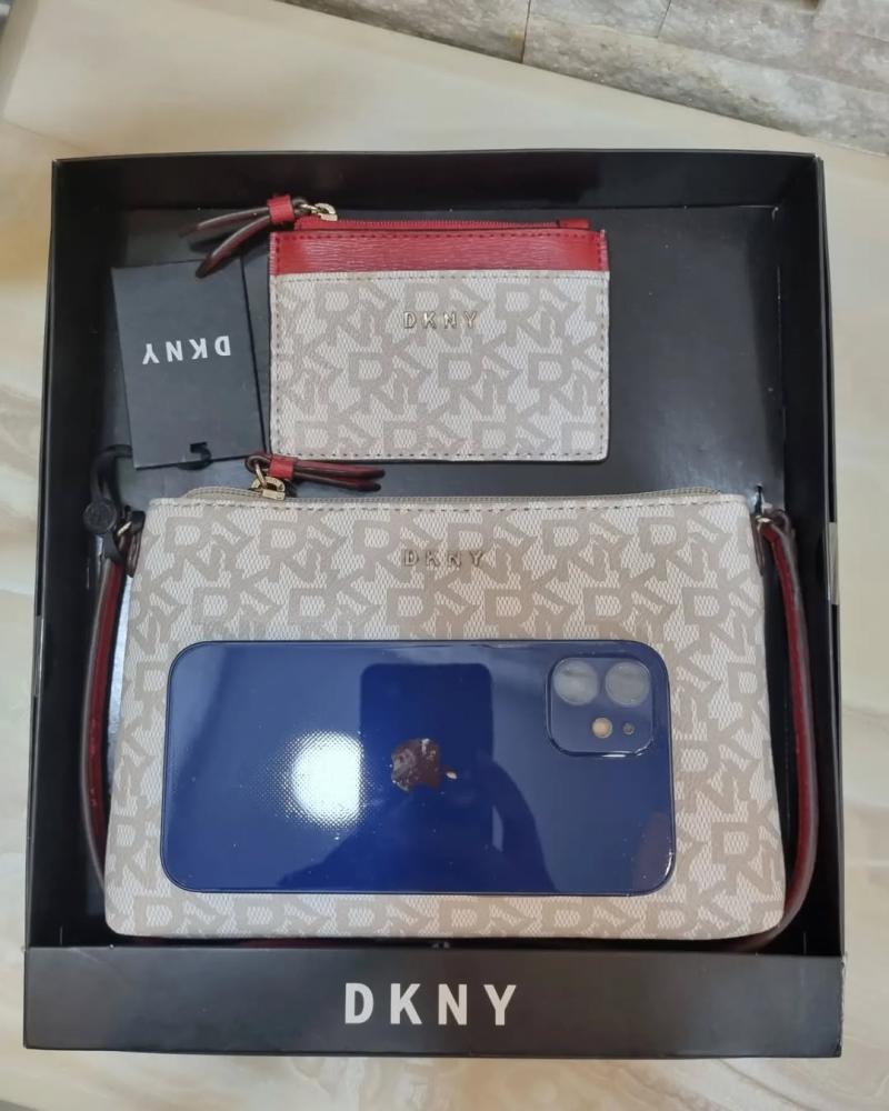 حقيبة DKNY