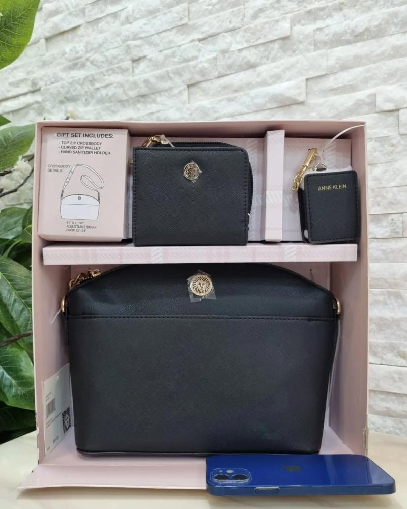 حقيبة Anne Klein