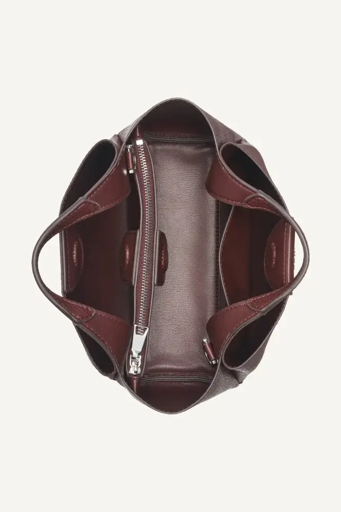 حقيبة DKNY