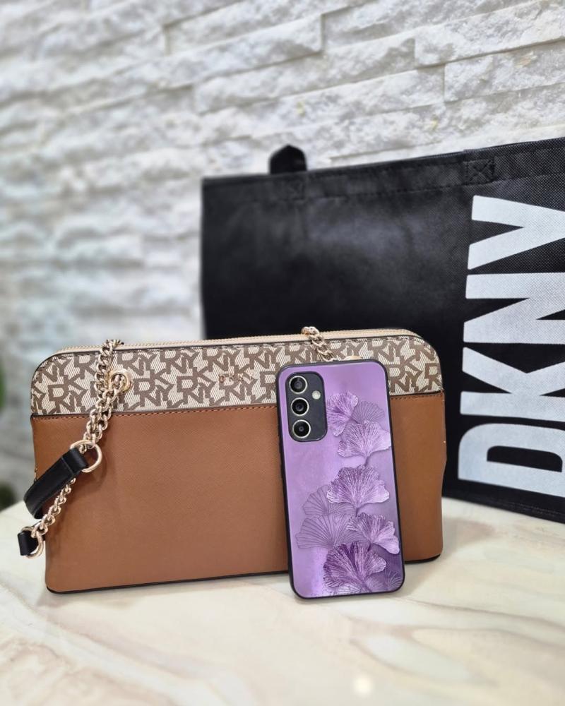حقيبة DKNY