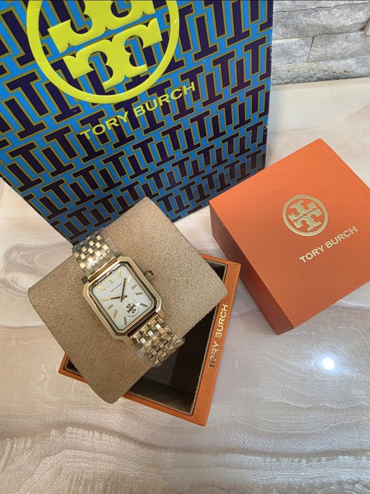 ساعة Tory Burch