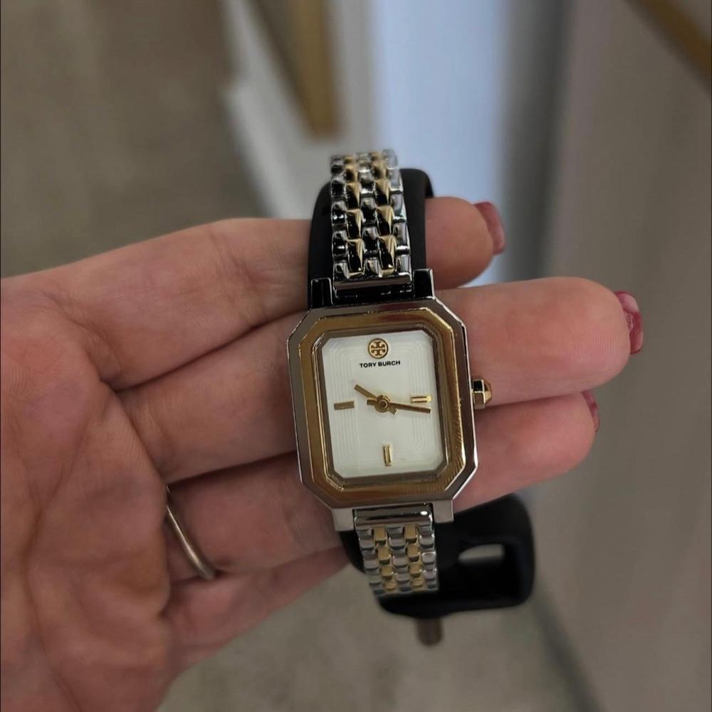 ساعة Tory Burch