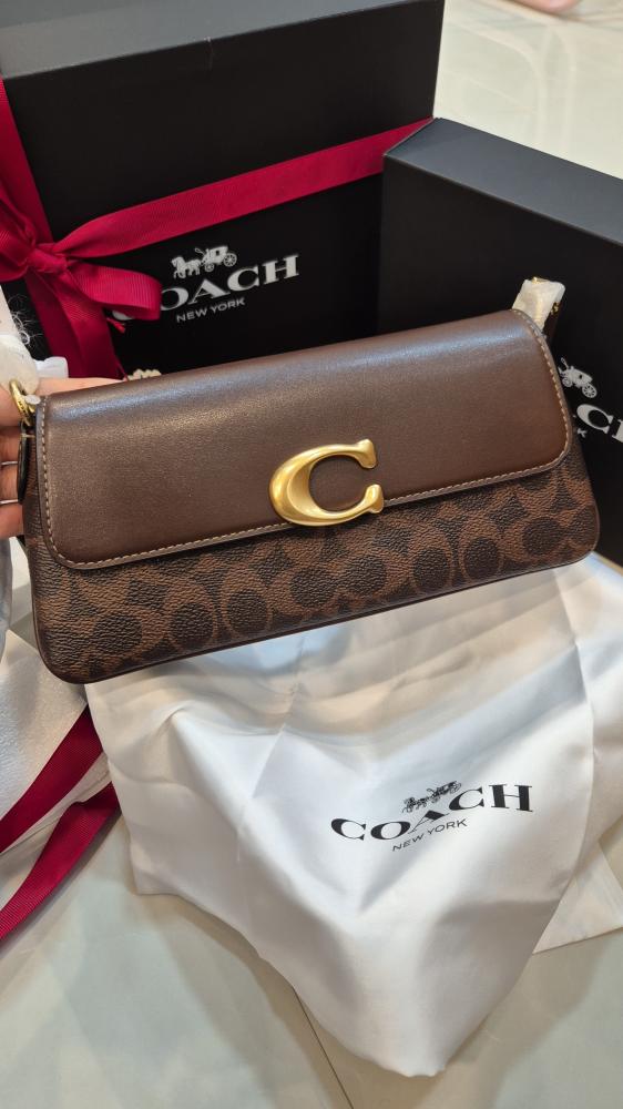 حقيبة COACH