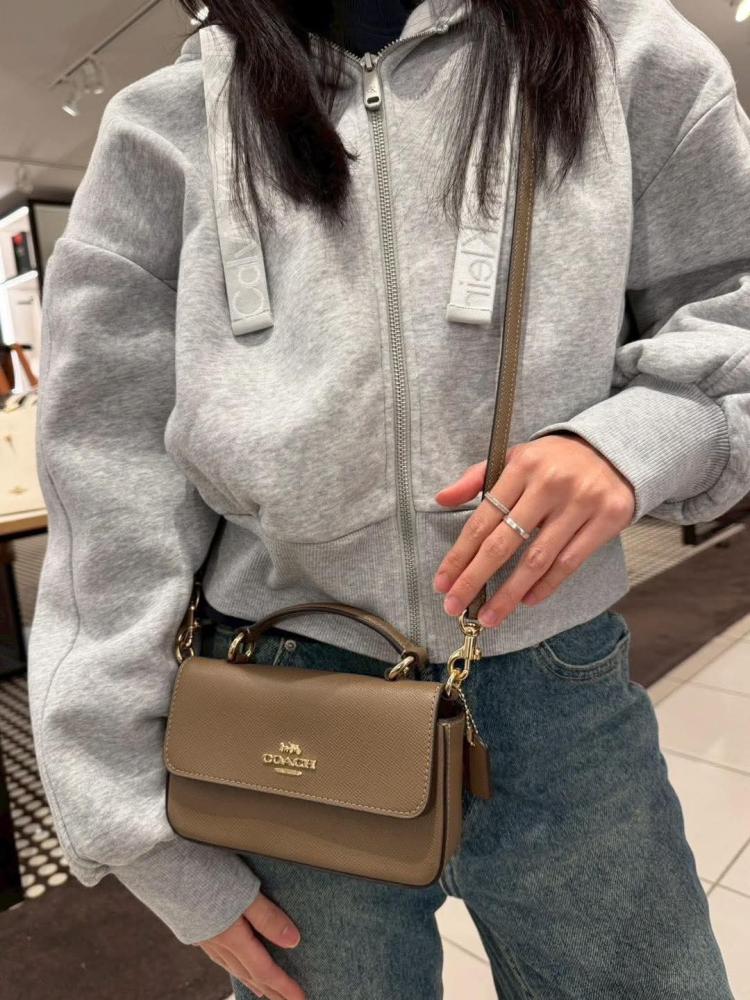 حقيبة COACH