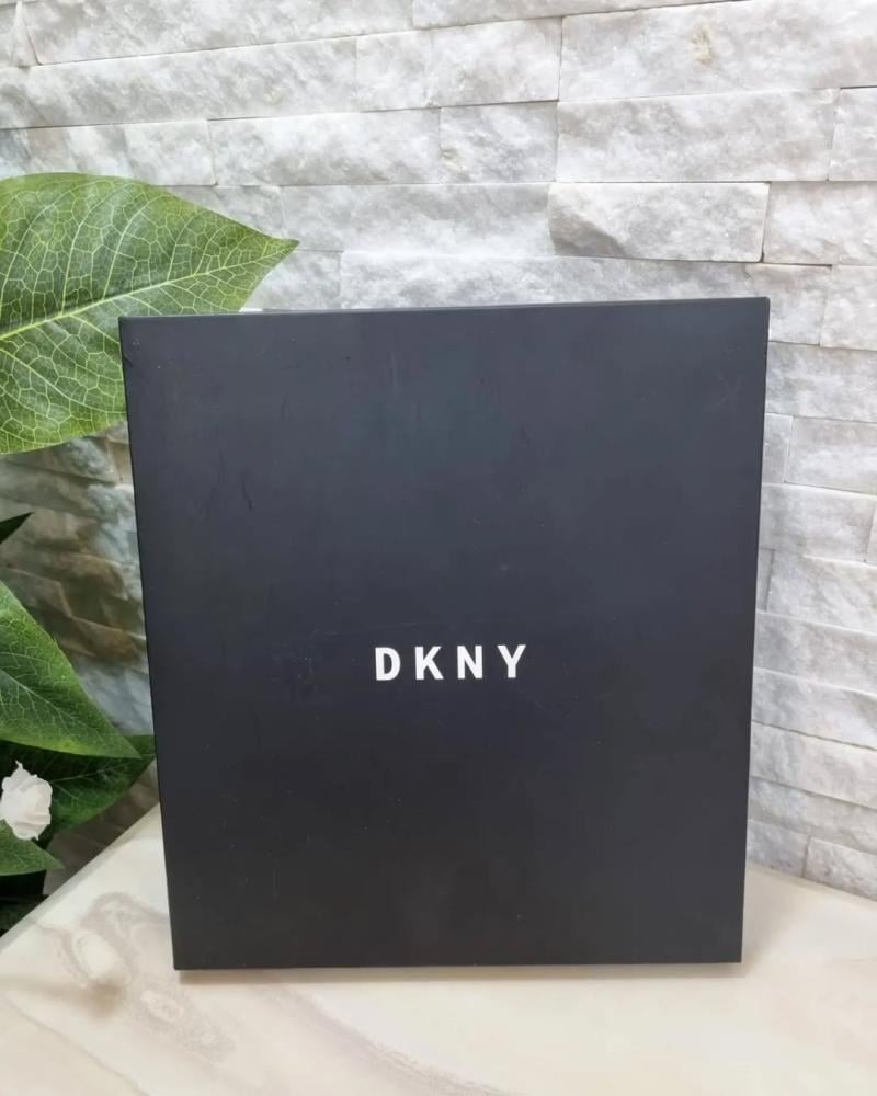 حقيبة DKNY
