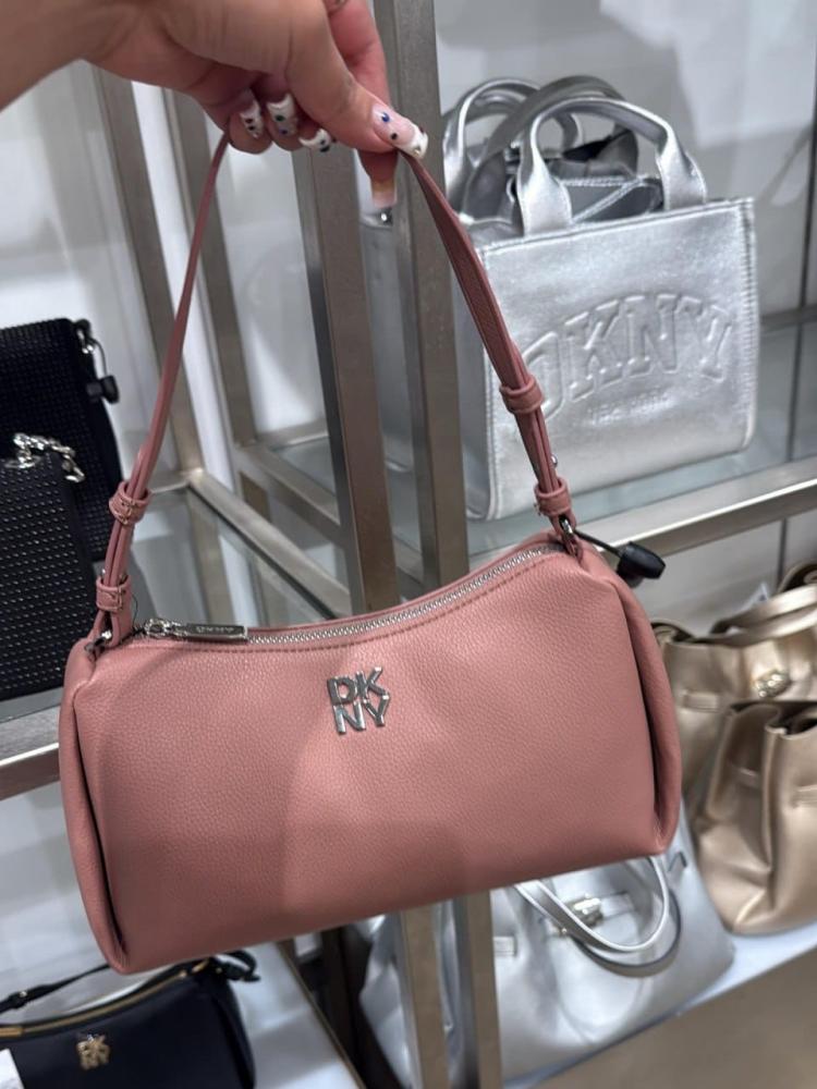 حقيبة DKNY