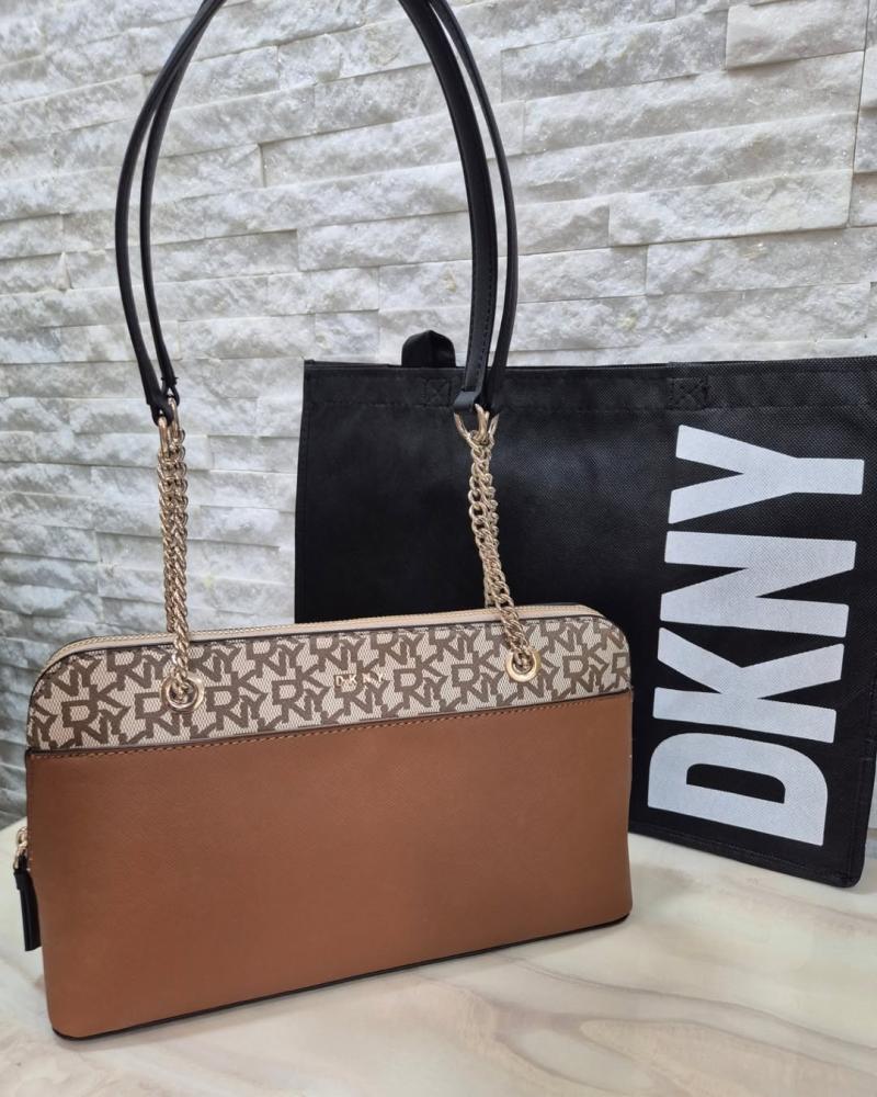 حقيبة DKNY
