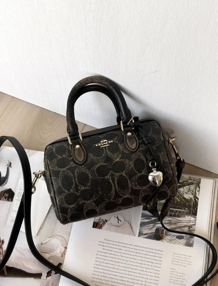 حقيبة COACH
