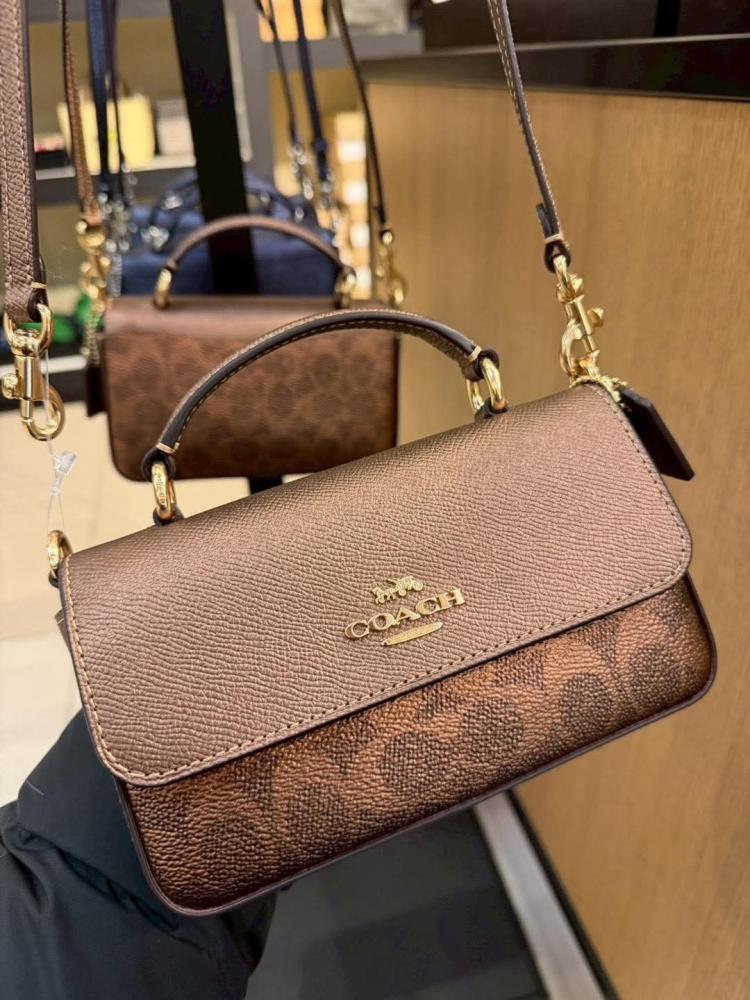 حقيبة COACH