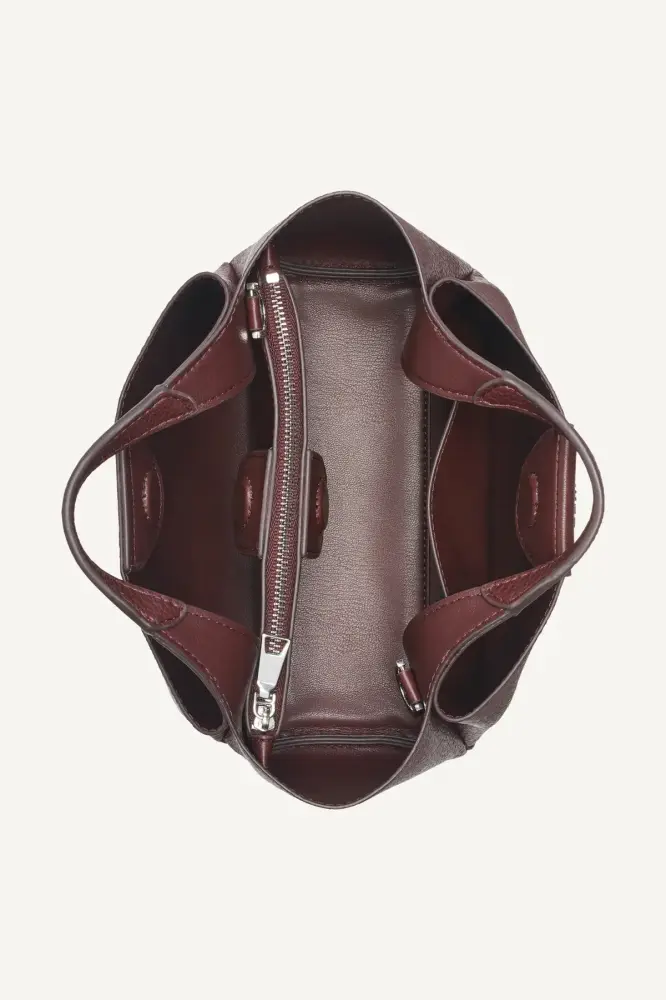حقيبة DKNY