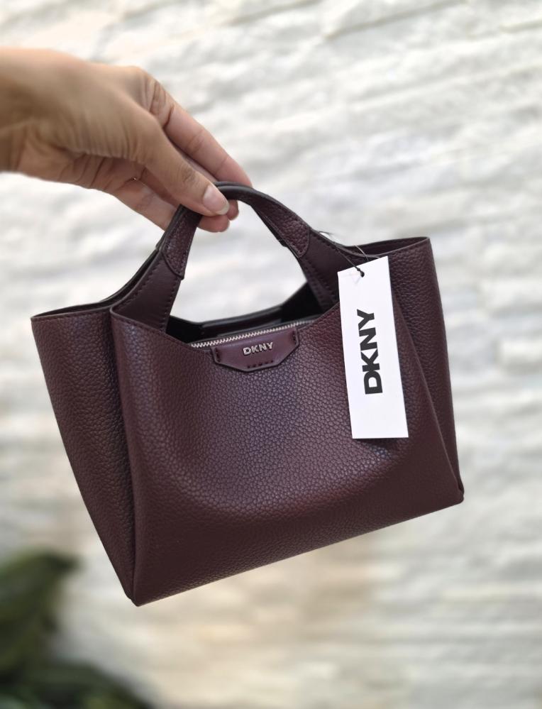 حقيبة DKNY