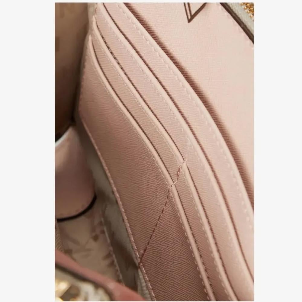 حقيبة DKNY