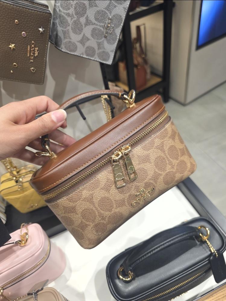 حقيبة COACH