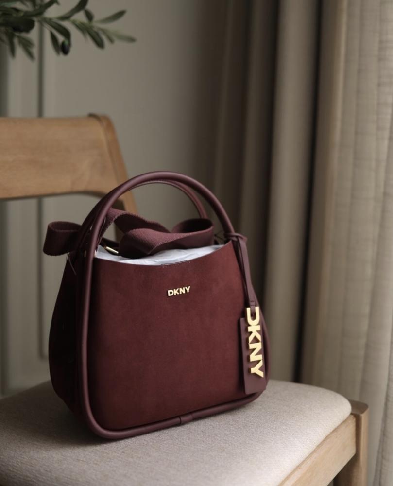 حقيبة DKNY