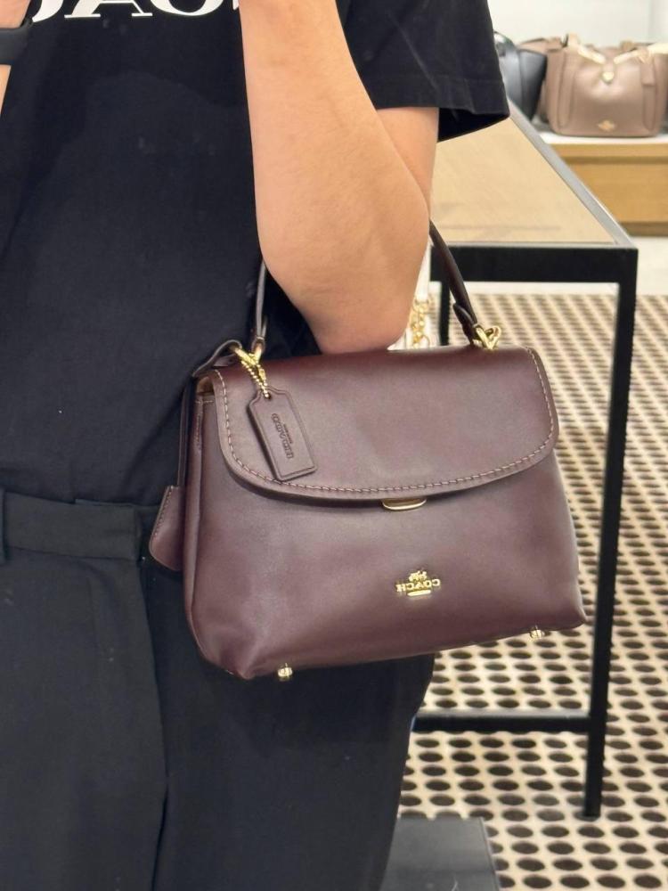 حقيبة COACH