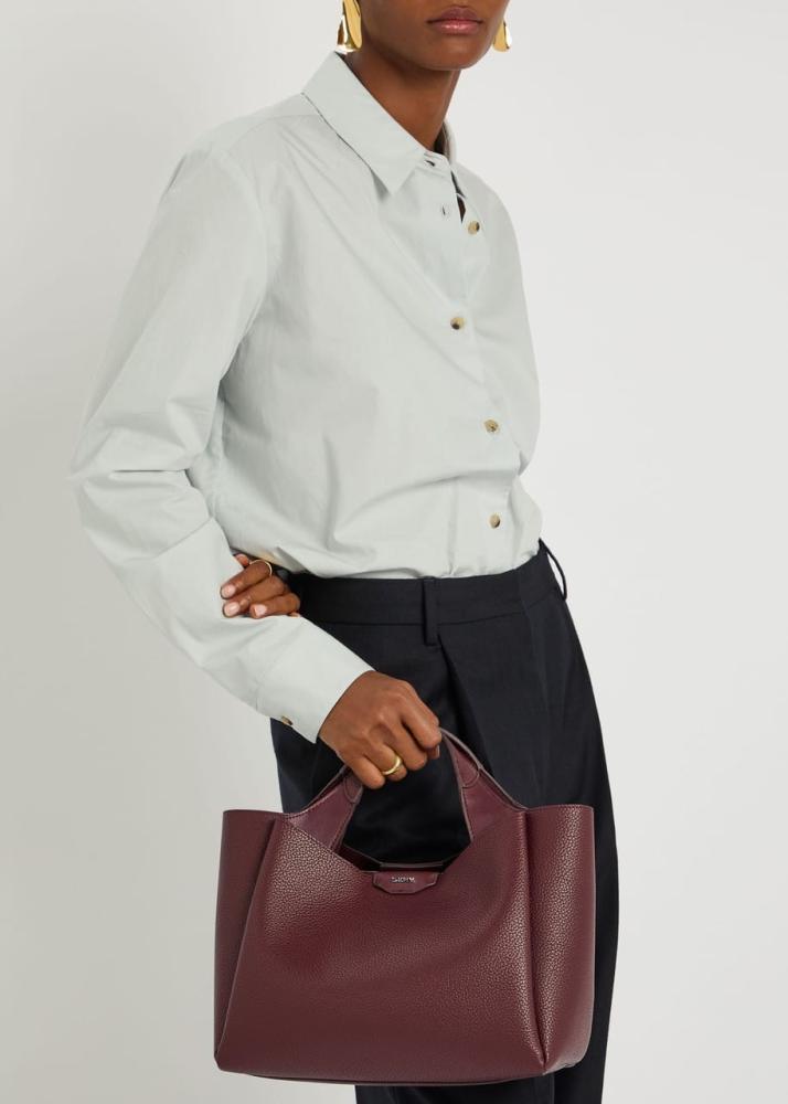 حقيبة DKNY
