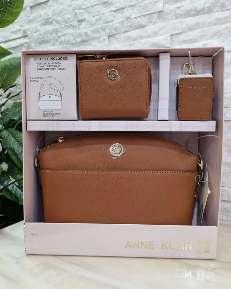 حقيبة Anne Klein