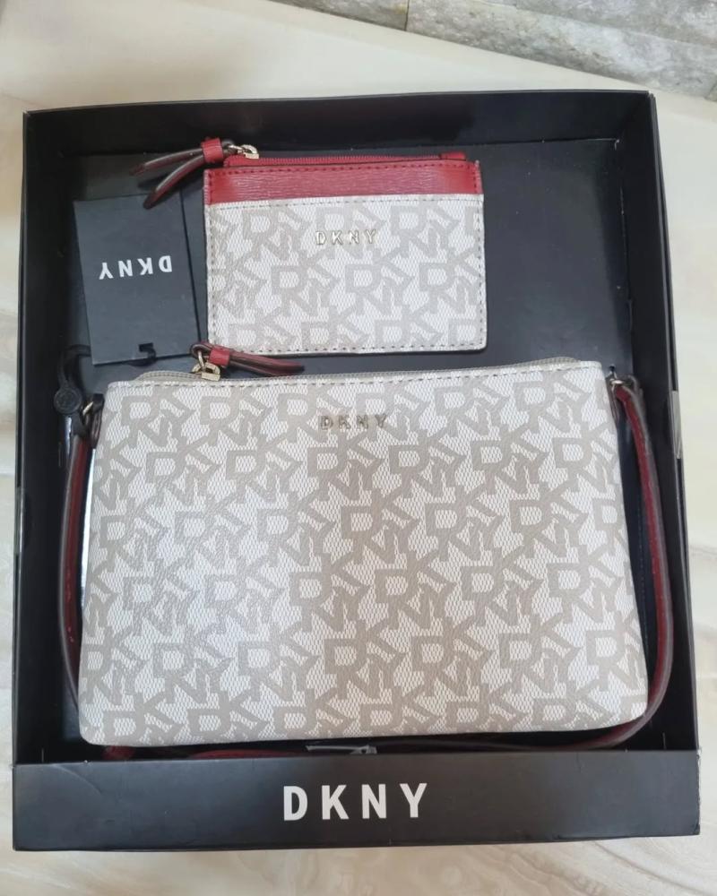 حقيبة DKNY