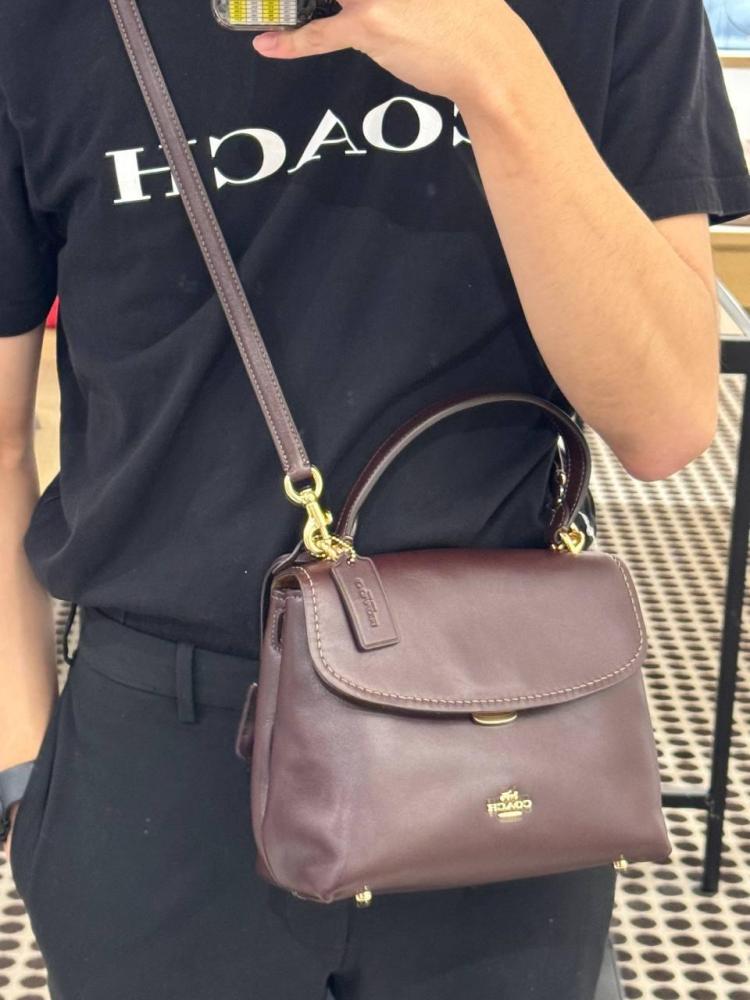 حقيبة COACH