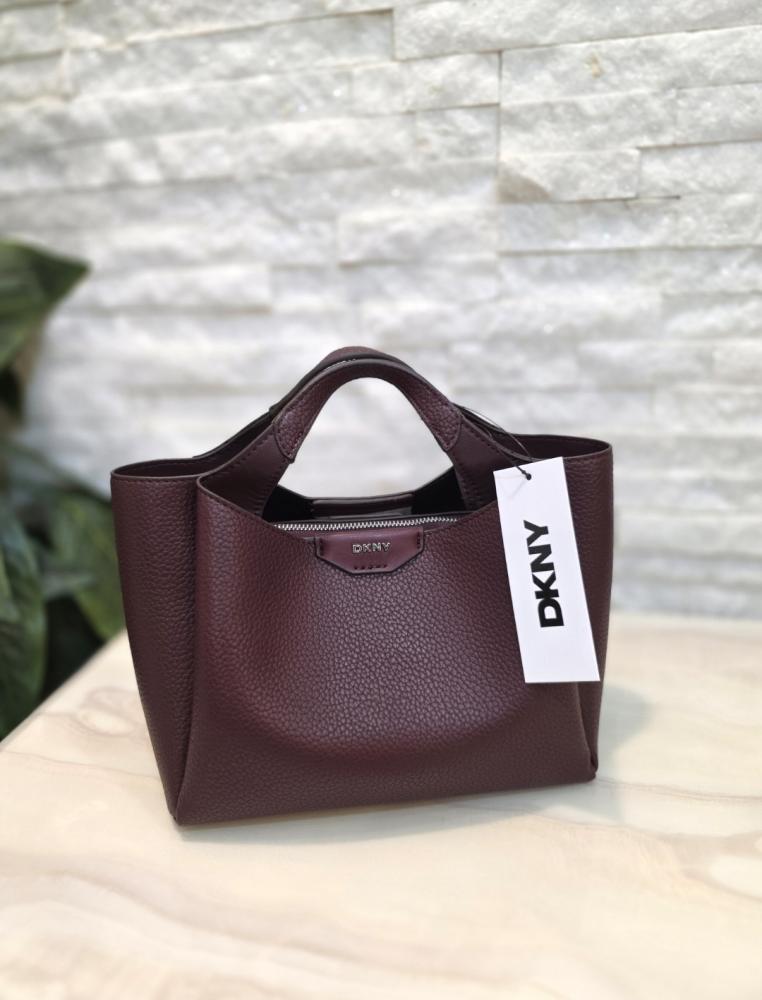 حقيبة DKNY