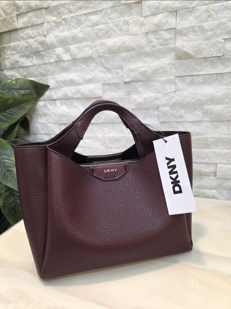 حقيبة DKNY