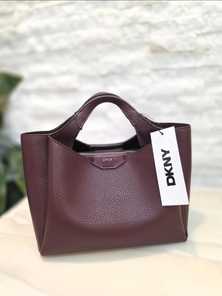 حقيبة DKNY
