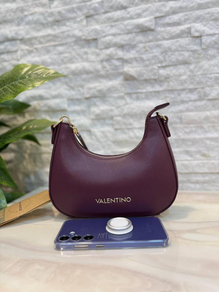 حقيبة Valentino