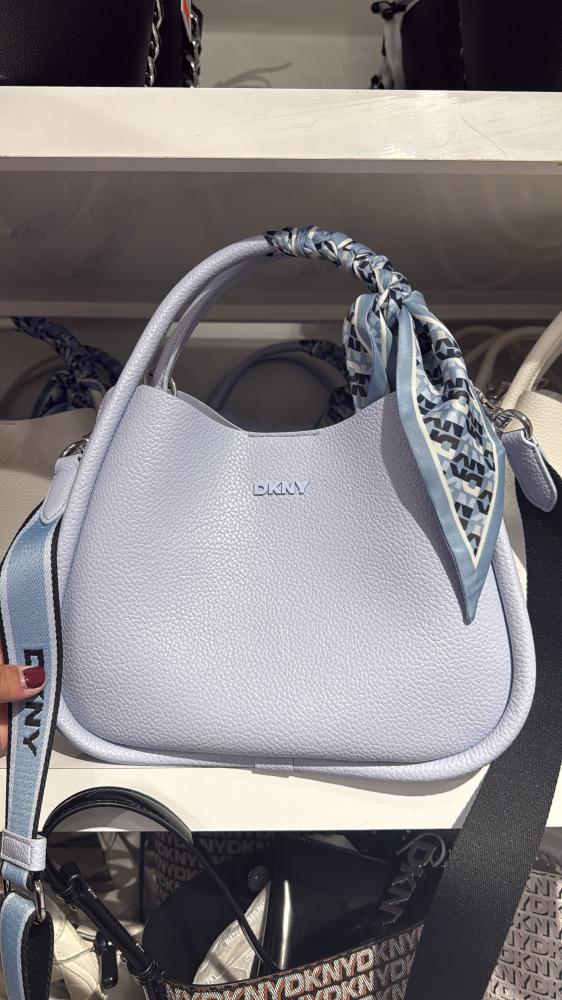 حقيبة DKNY