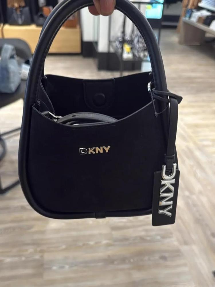حقيبة DKNY