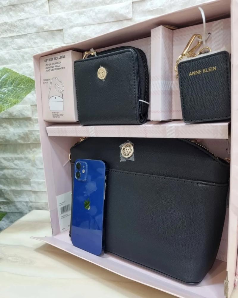 حقيبة Anne Klein