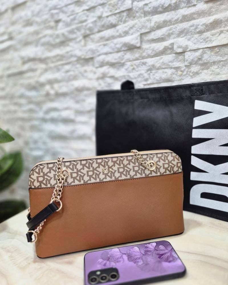 حقيبة DKNY