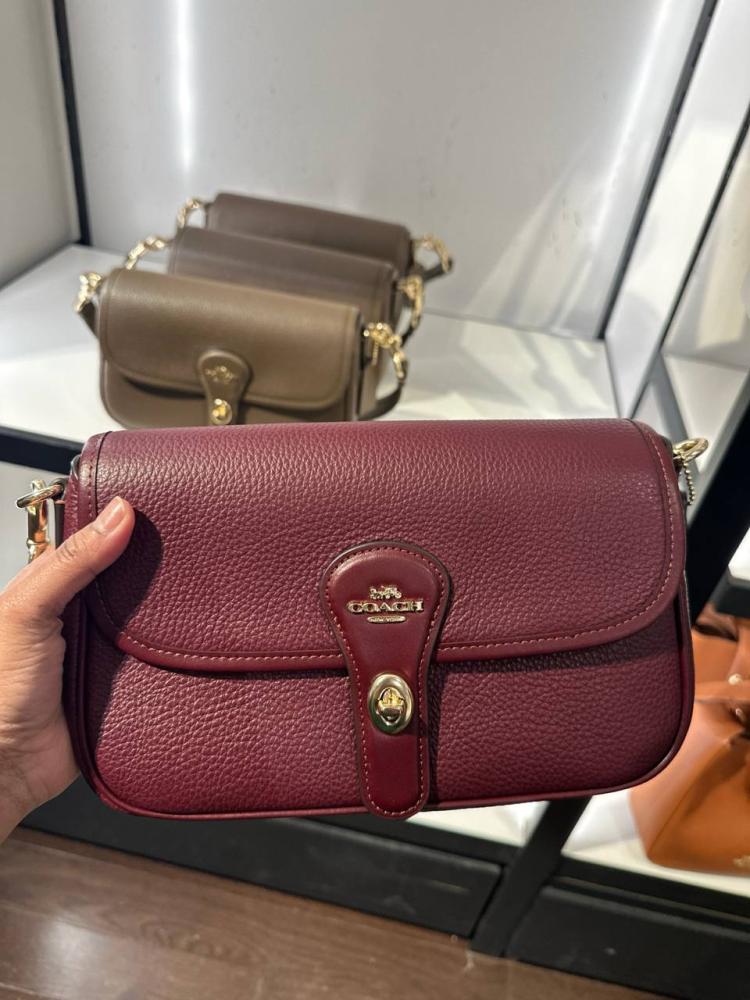 حقيبة COACH