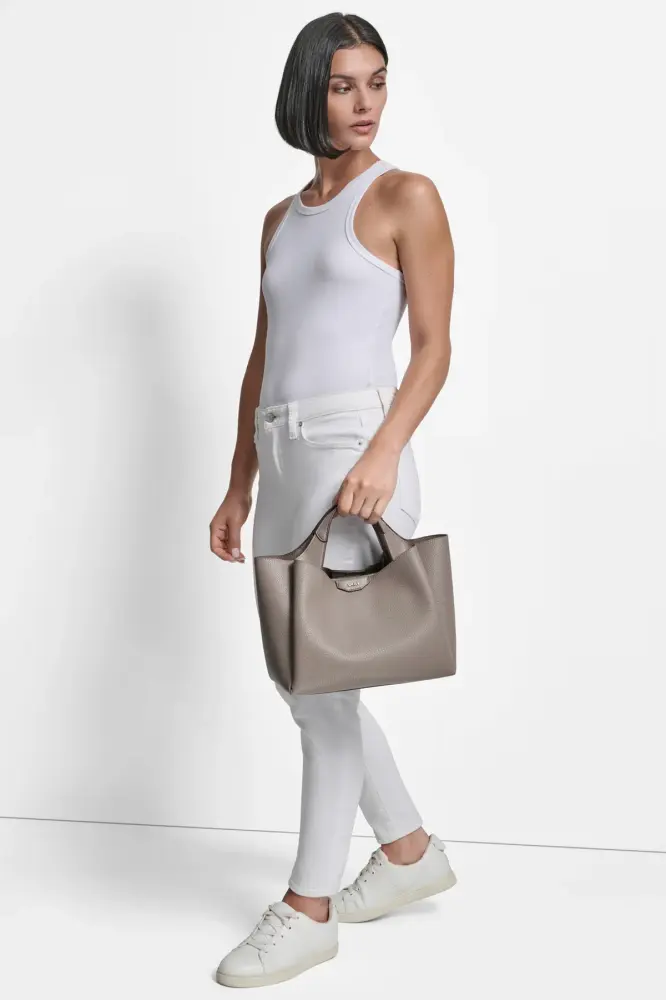 حقيبة DKNY