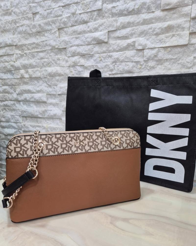حقيبة DKNY