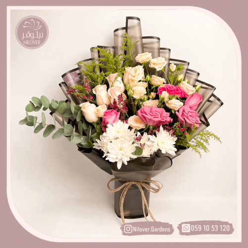 باقة ورد طبيعي بتغليف أسود