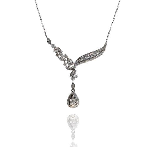 عقد الماس طبيعي فاخر مع ذهب عيار 18k