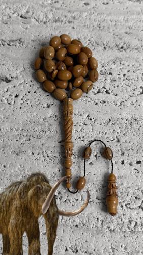 سبحة عاج الماموث المنقرض