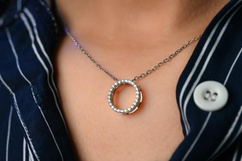 عقد الماس طبيعي فاخر مع فضة