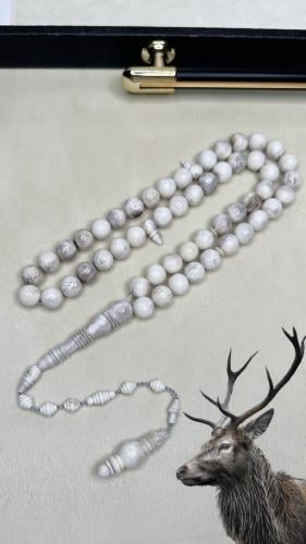 مسباح مصنوع من اكثر من ٢٠ من قرون الغزال