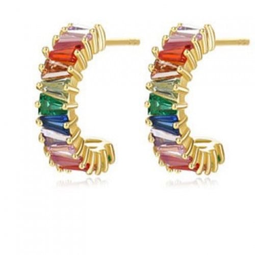 أقراط فاخرة على هيئة حلقات مرصعة بالأحجار الملونة و مطلية بالذهب من مجموعة نفيس هدايا مجوهرات هدية نسائية فاخرة