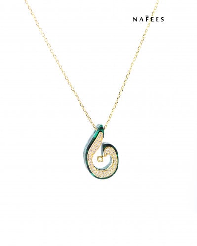 سلسال حرف ن باللون الأخضر والمرصع بأحجار الزيركون الذهبية - إصدار محدود من مجموعة نفيس هدايا مجوهرات هدية نسائية فاخرة