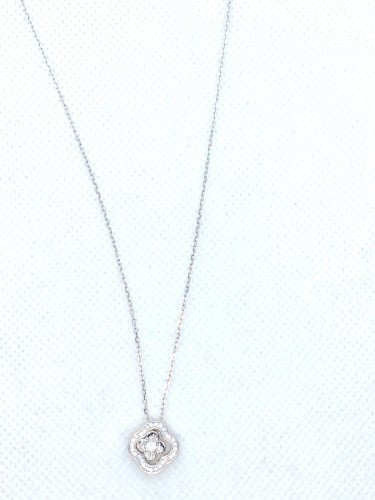 قلادة الوردة الثنائية من الفضة المطلية بالذهب و مرصوفة بأحجار الزيركون من مجموعة نفيس هدايا مجوهرات هدية نسائية فاخرة