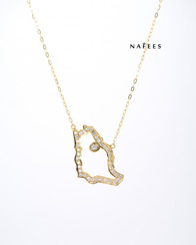 سلسال خريطة المملكة باللون الذهبي مصنوع من الفضة الخالصة وحبات الزركون الفاخرة إصدار وطني محدود من مجموعة نفيس هدايا مجوهرات هدية نسائية فاخرة