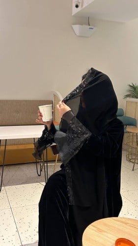 عباية مخمل مع اسوارة ترتر